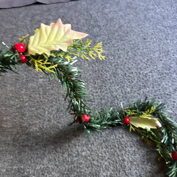 Vintage Christmas Plastic Green Leaf Holly Poinsette Garland 48" Each Length - Picture 5 of 8